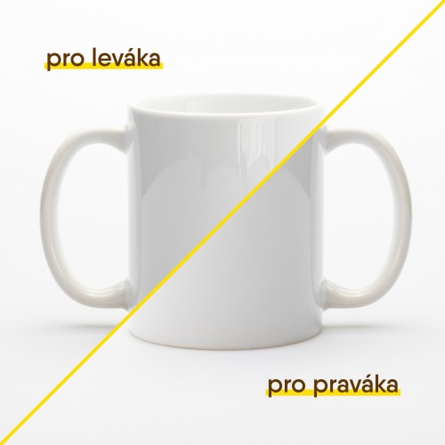 Bílý keramický hrnek s hnědou ruční kresbou beskydské krajiny a textem „Vzpomínky z Beskyd voní lesem, větrem a něhou“.